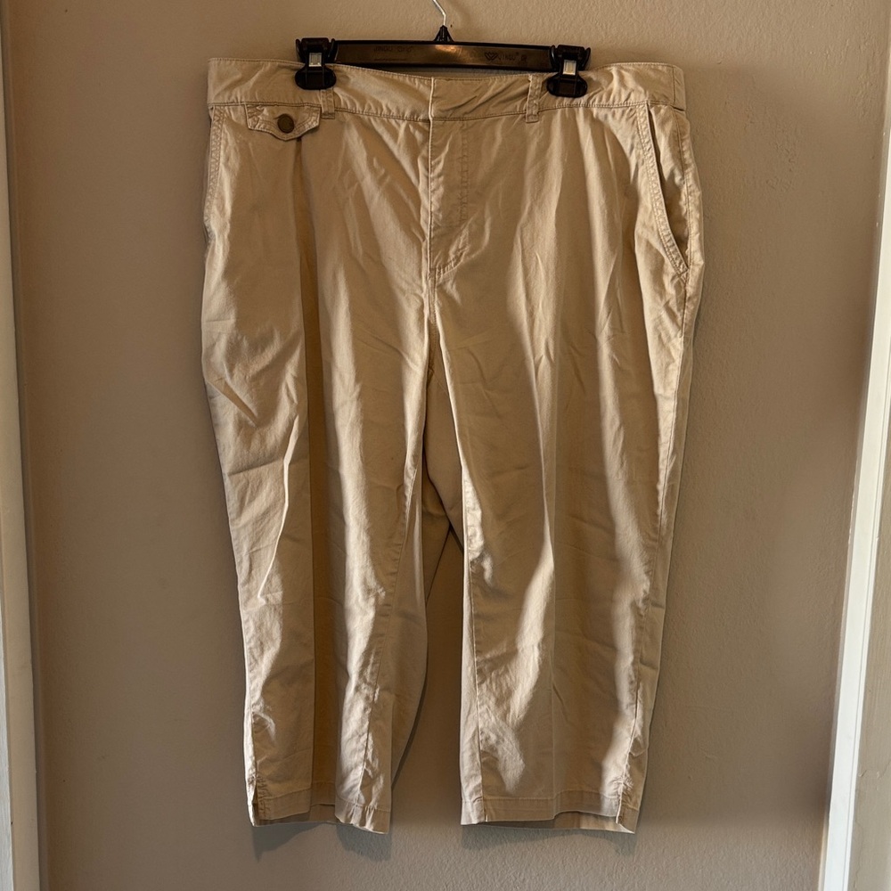 Avenue Men's Khaki Chinos